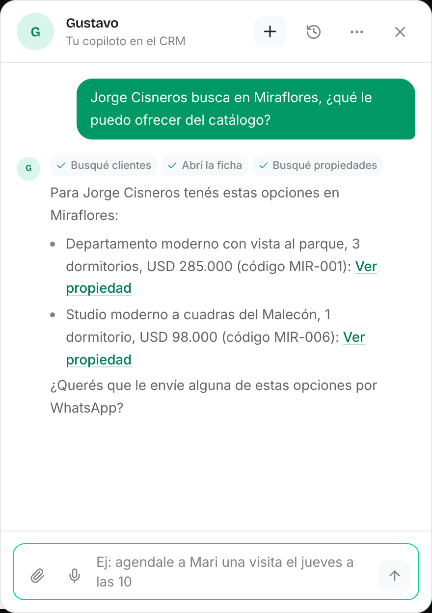 El Copiloto de Phylax respondiendo dentro del CRM qué propiedades ofrecerle a un cliente
